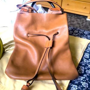 Burberry tan leather, very soft and in excellent condition.No dust can’t find it